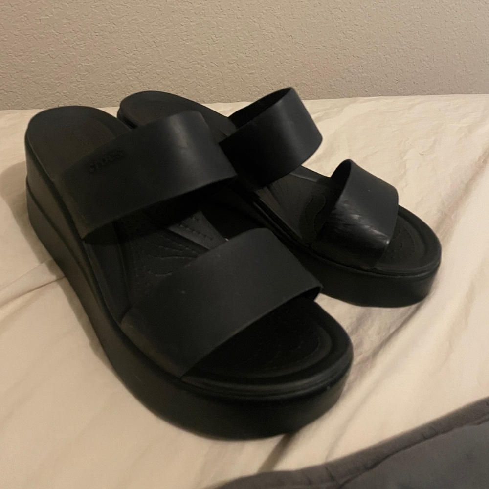 Croc wedges lightride.
